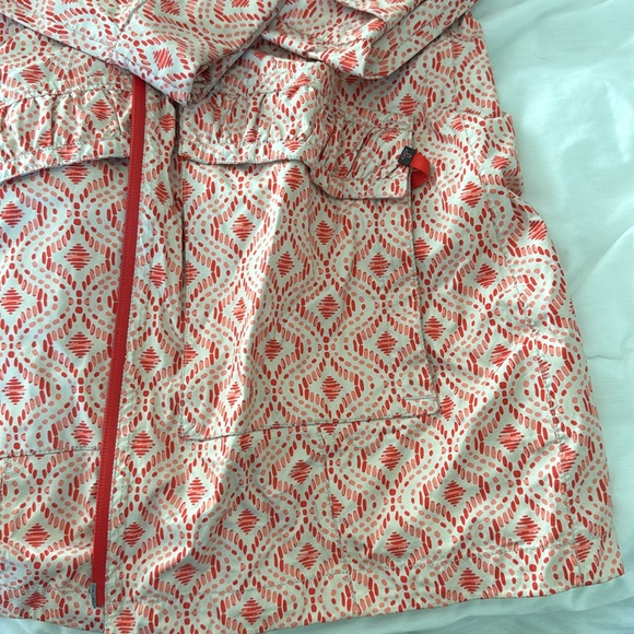 Mid-Length Prana Raincoat w/ synched waistband - Picture 3 of 7